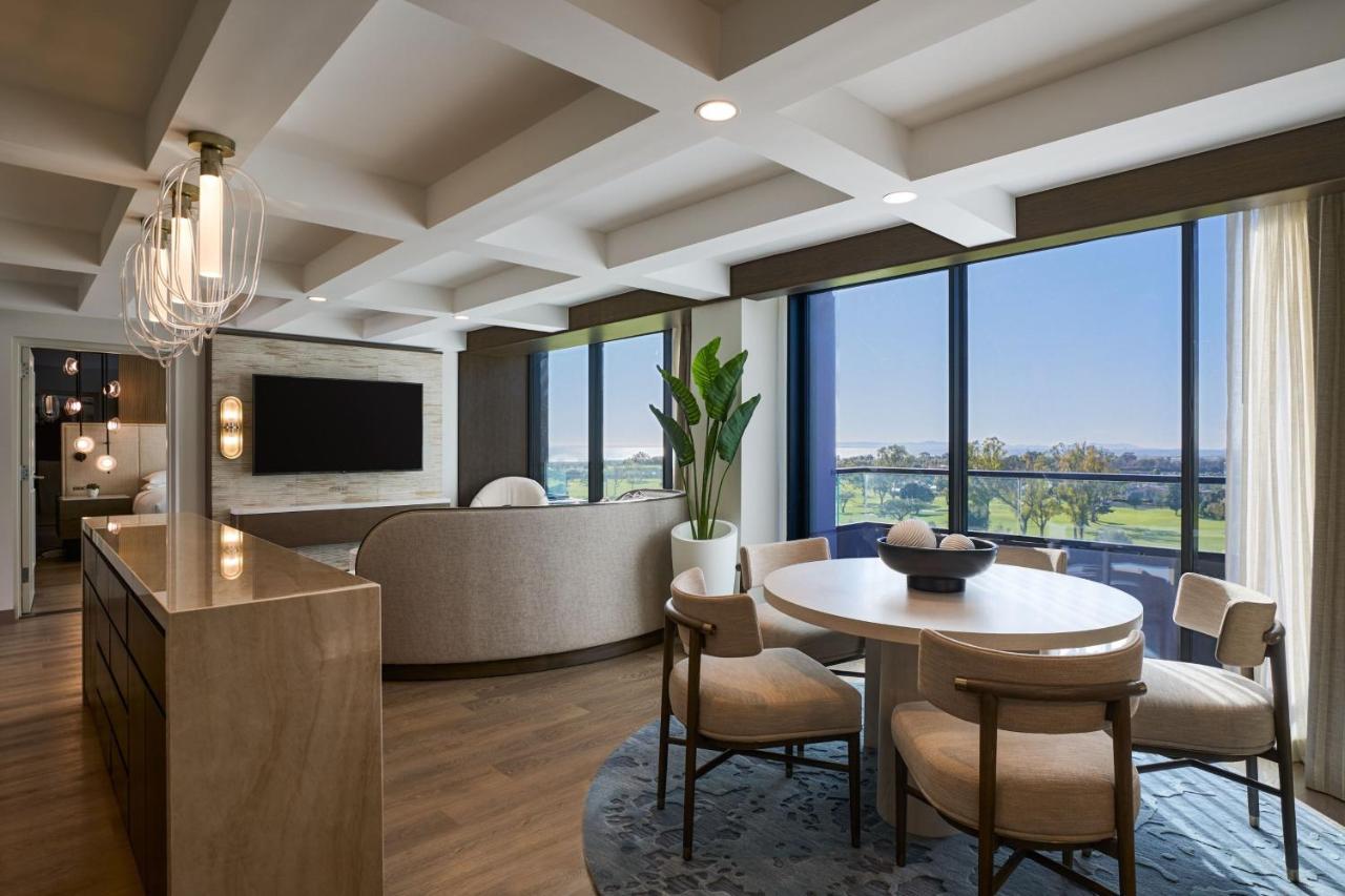 Cosmopolitan Retreat 3 Bedroom Suite Ocean View Fairway,1535367751:JPEG